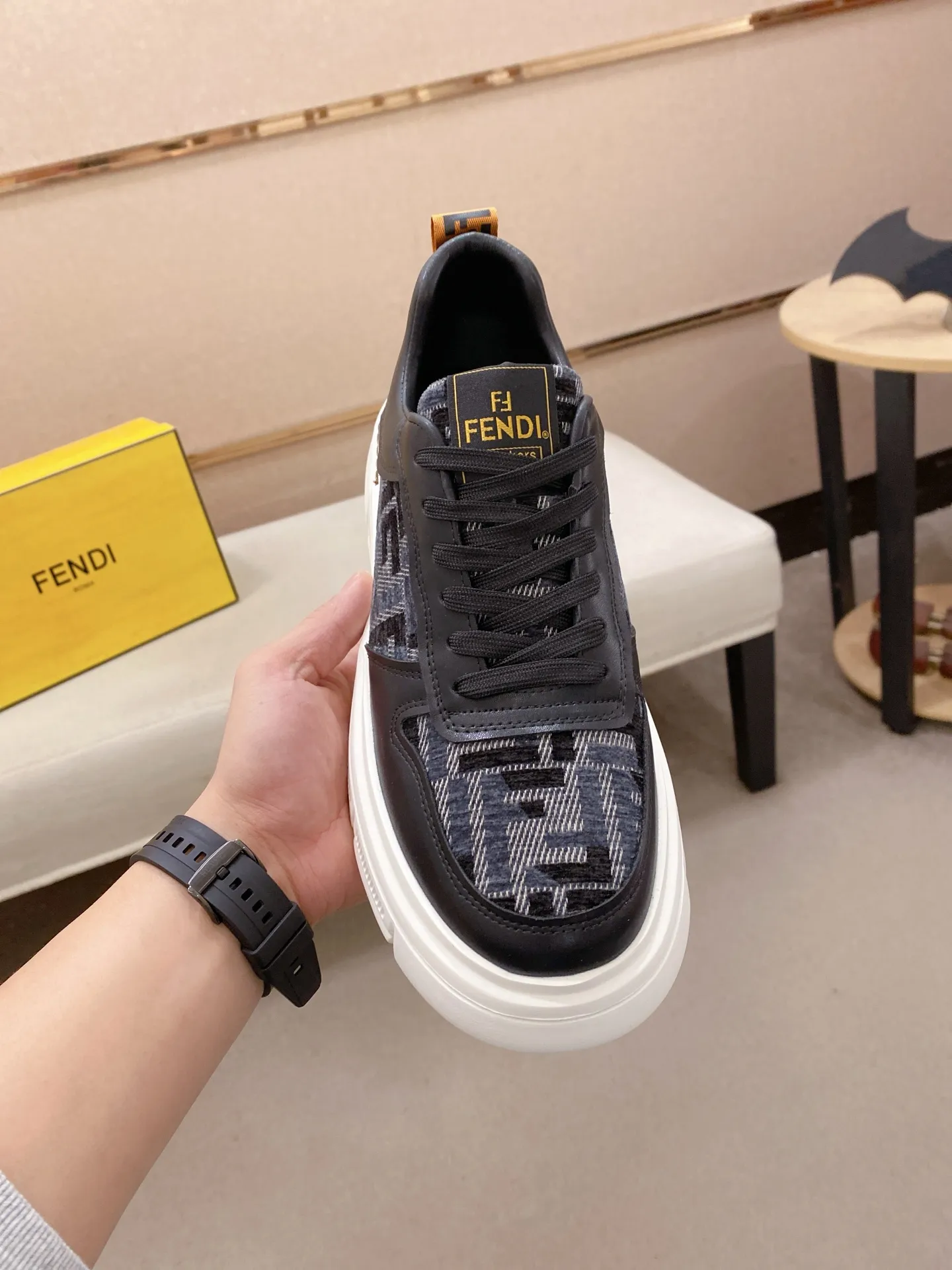 Factory price 400💰 (fendi) New style 👊🏻 upper 🇮🇹 imported cowhide fabric 🇩🇪 lining imported sheepskin lining. The original outsole is molded to highlight the identity of every man, and the upper foot is elegant and stable🚶🏻🚶🏻The high-end custom counters reproduce the original version📯No matter the wind or rain, the shoe last remains unchanged and can withstand the verification of time🔍️,🔵 Size: 38-44